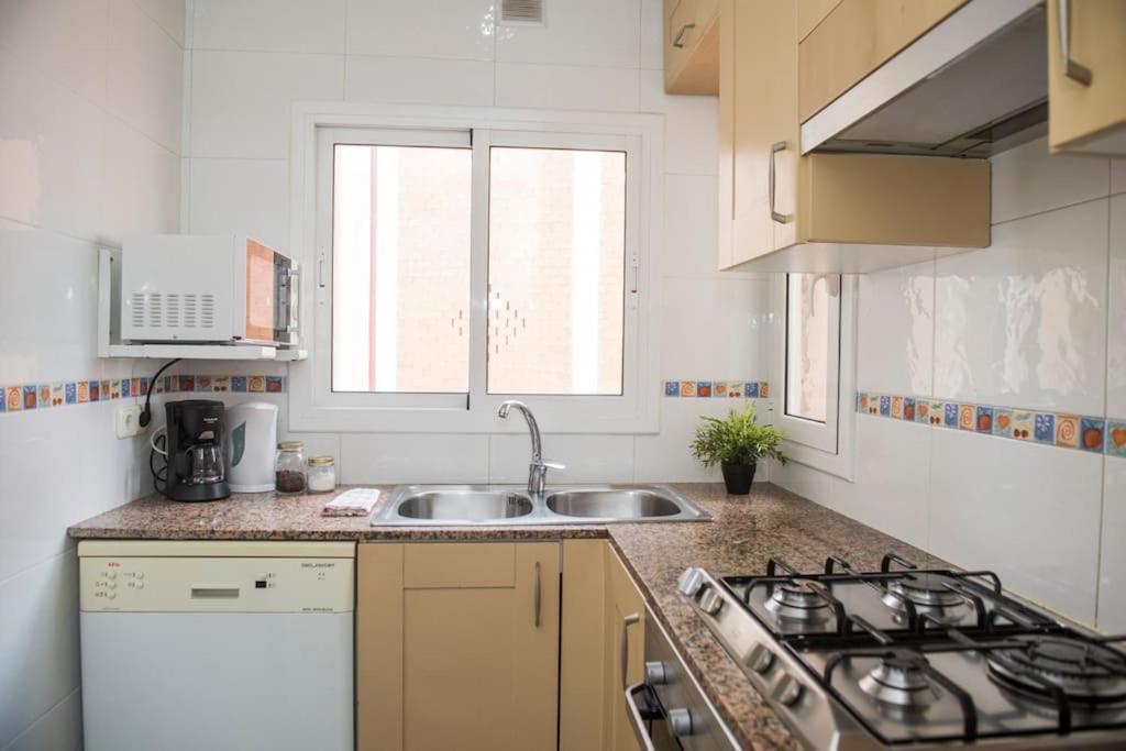 Sunny And Quiet Sagrada Familia Apartment Barcelona Exterior photo